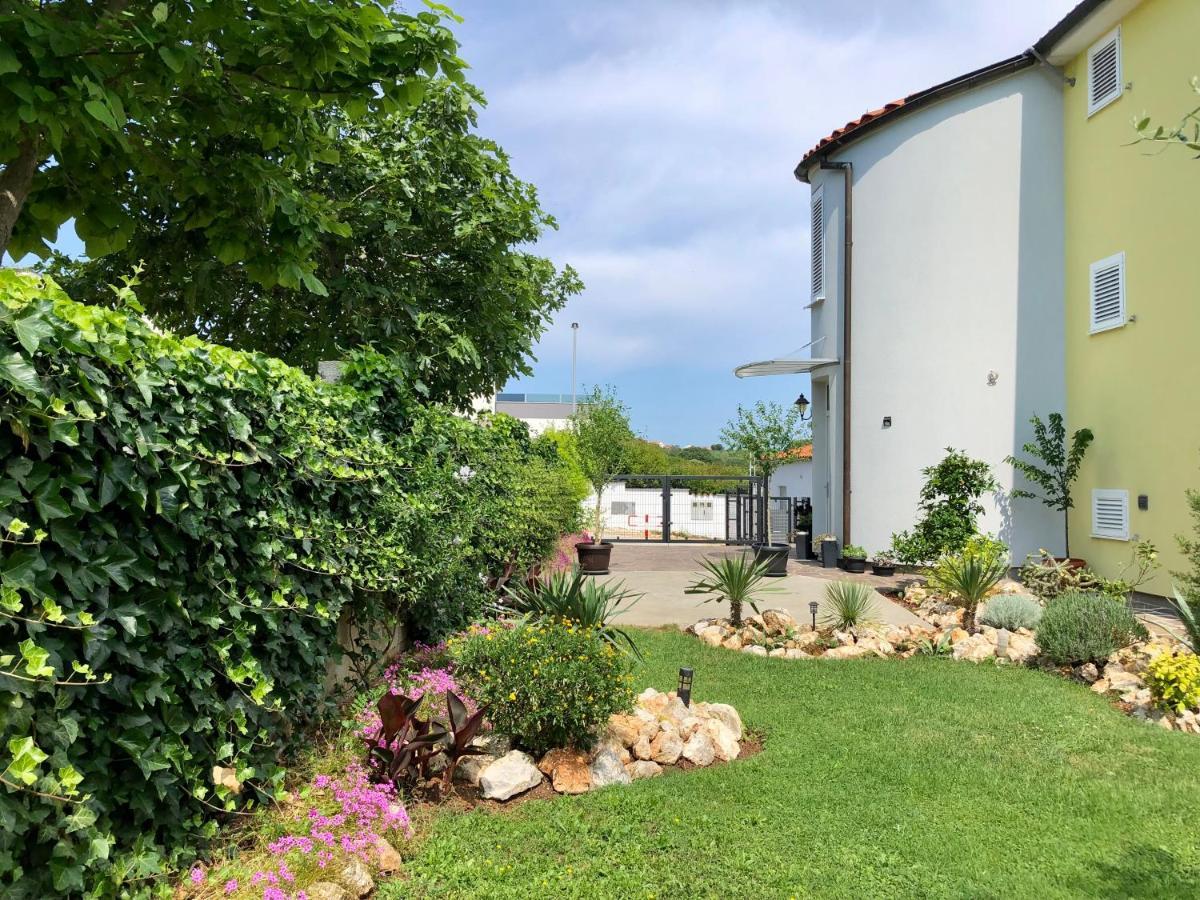 Goldfinch Estate Apartman Banjole Kültér fotó