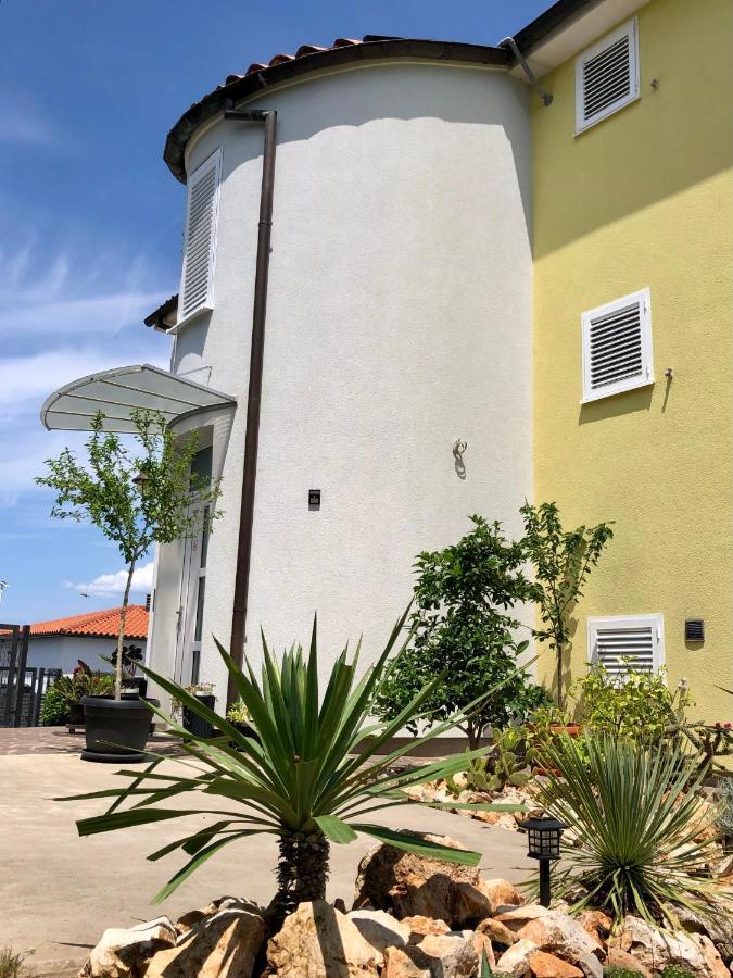 Goldfinch Estate Apartman Banjole Kültér fotó